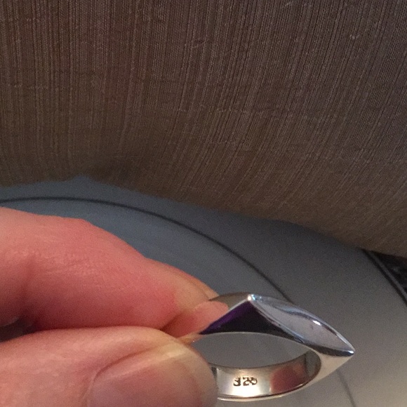 STAMPED (925) Sterling Silver Unique Ring. SIZE 7 - Picture 3 of 5